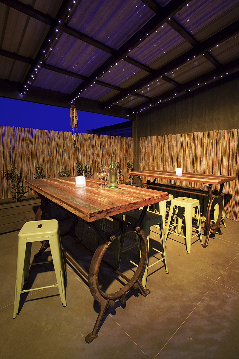 Thai2go outdoor courtyard.jpg