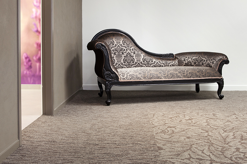 sir tristram chaise.jpg