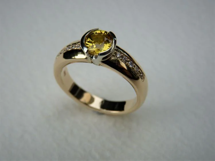 Yellow Sapphire woman's ring