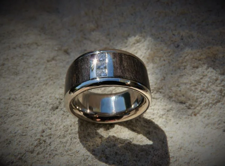 Men's Ring - White Gold, Ebony &amp; Diamond