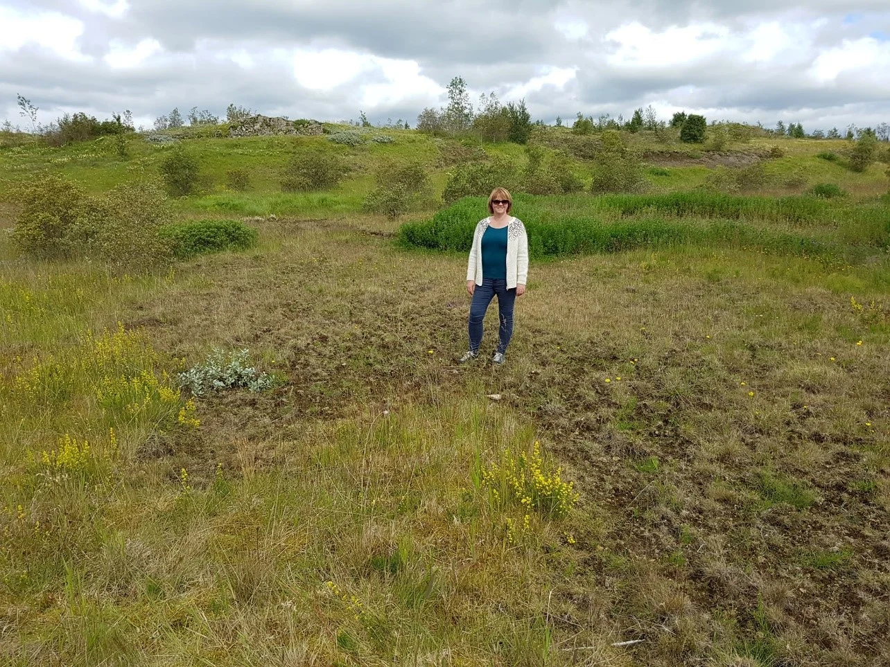 Ingibjörg á staðnum þar sem Krossinn stóð, sumarið 2018