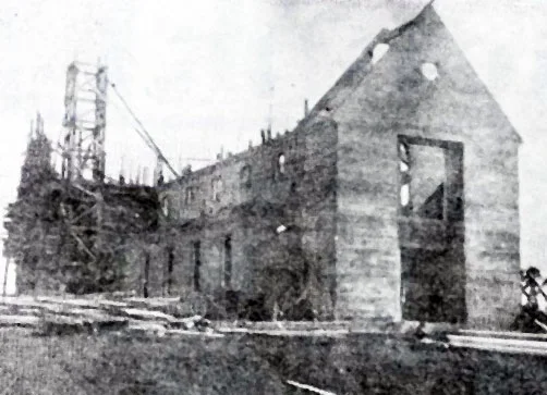 Skálholtskirkja í byggingu 1957