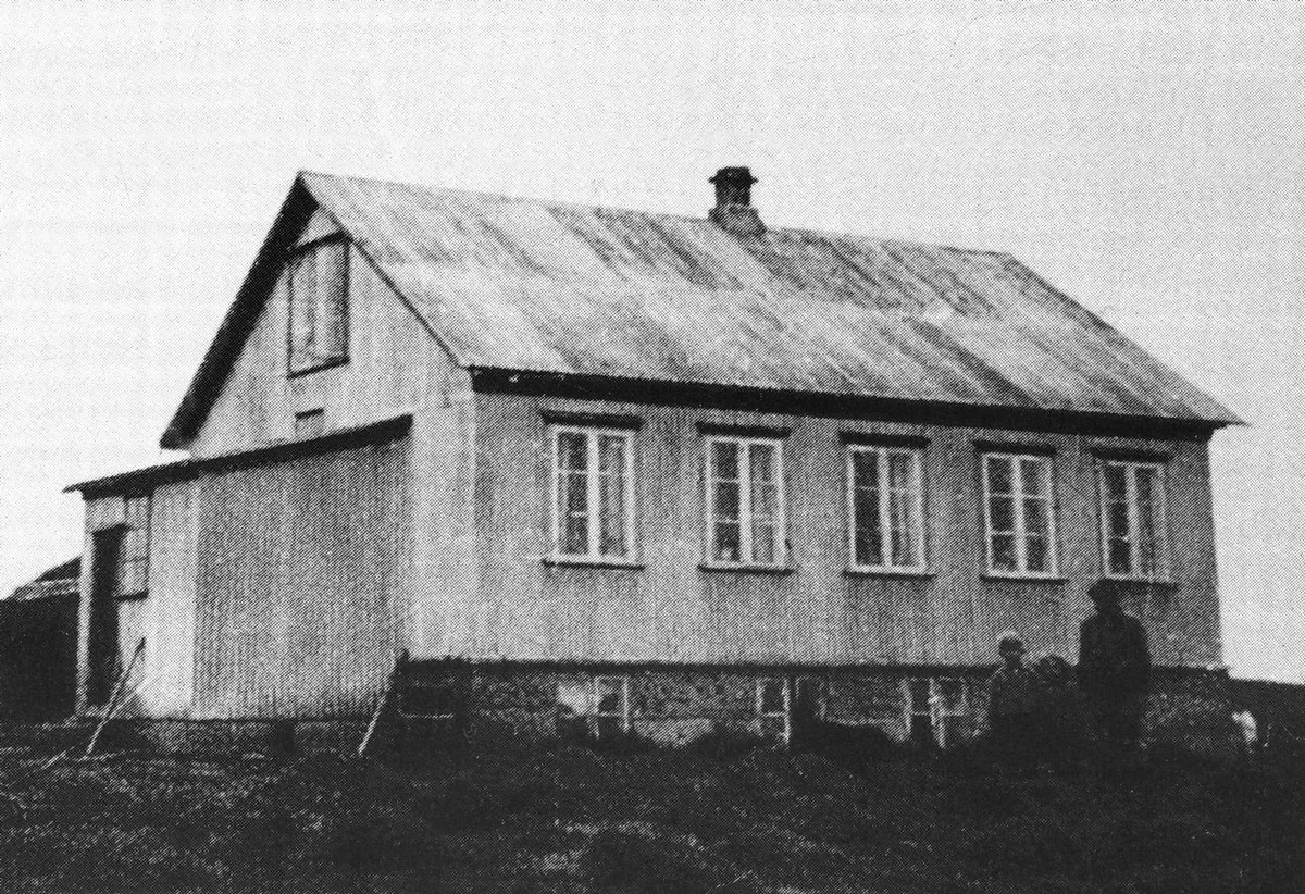 Fyrsti læknisbústaðurinn (mynd Ólafur Einarsson, myndin er tekin úr grein BH í Árnesingi)