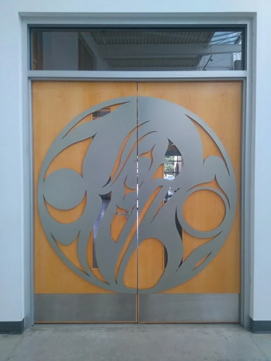 Raven in balance - Aluminum, powder coat paint - (2015)