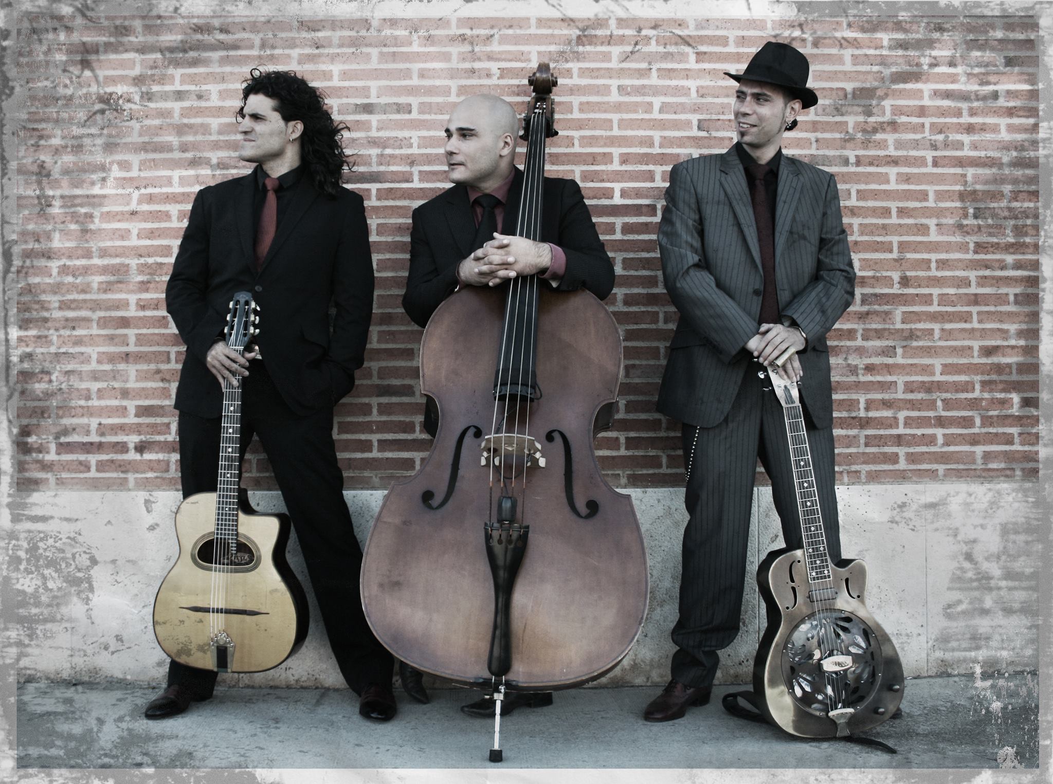 From the left: Albert Bello (guitar, ukulele), Rod Deville (double bass) and Hernan Senra (dobro, guitar, ukulele)