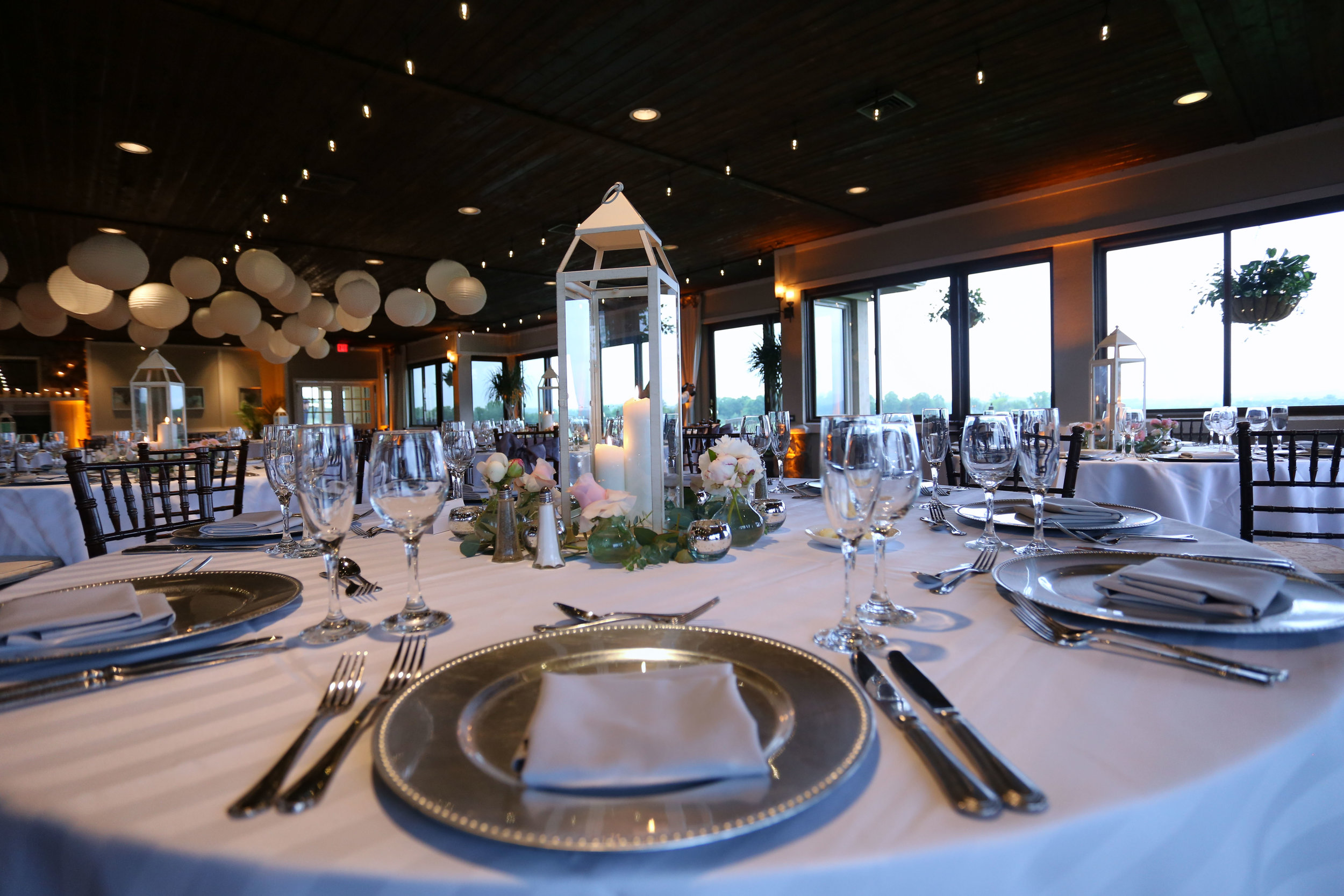 LightMaster-Studios-wedding-reception-at-the-ballyowen-country-club-with-floral-arrangements-pink-and-white-flowers-on-table-with-white-chinese-lanterns-overlooking-golf-course-Lo-Rez-.jpg