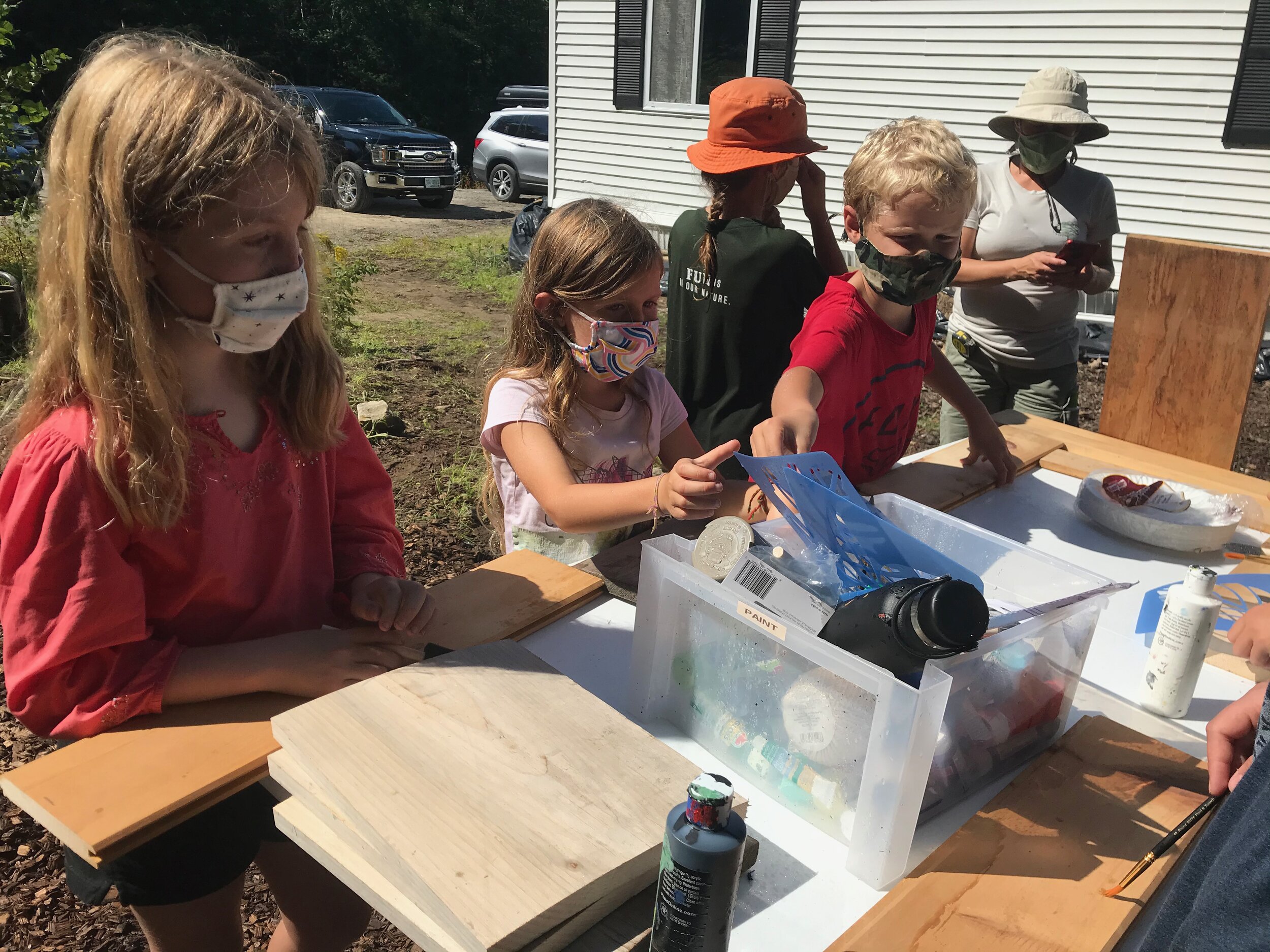 Kid volunteers making signs!