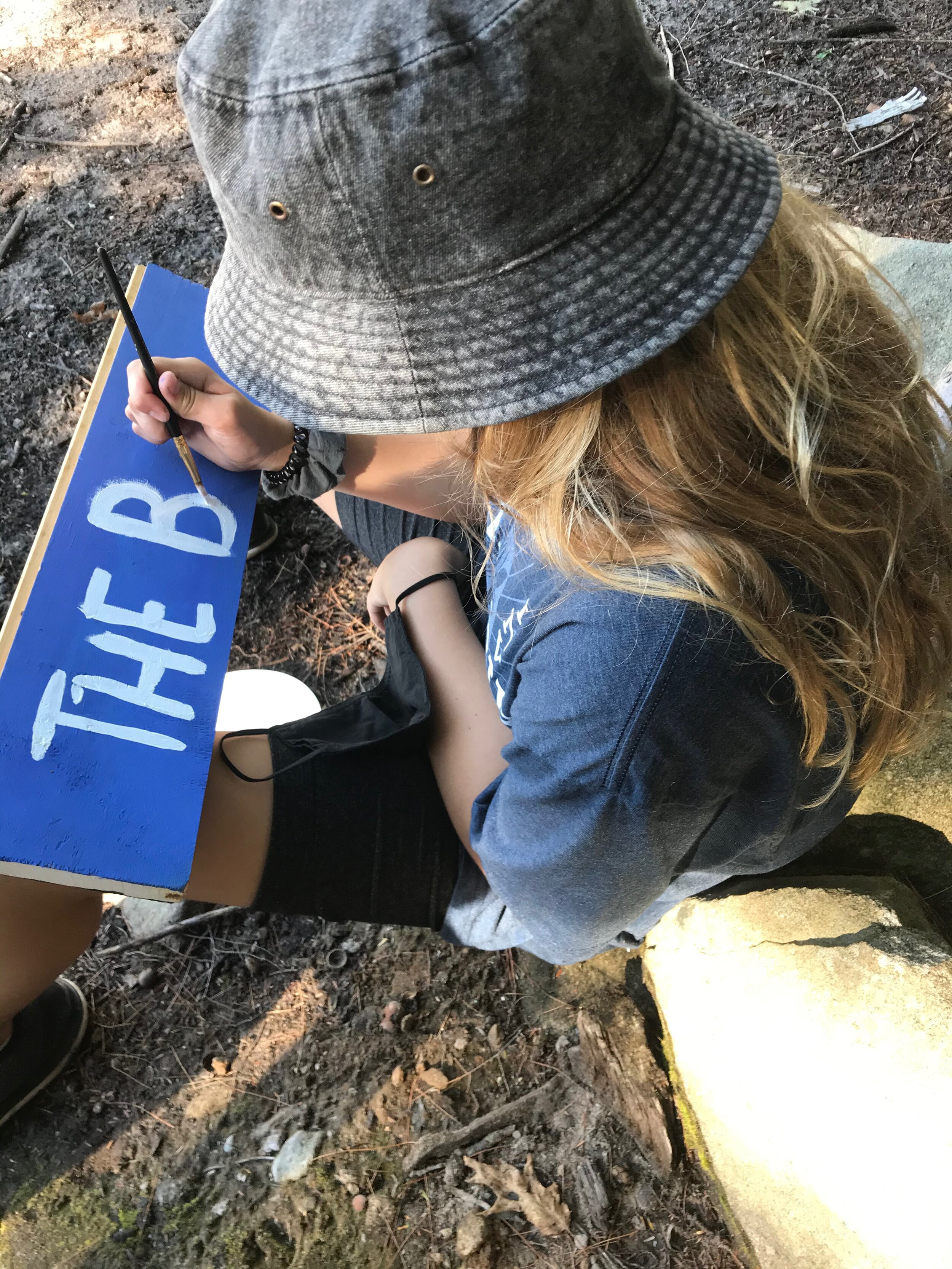 Kid volunteers making signs!