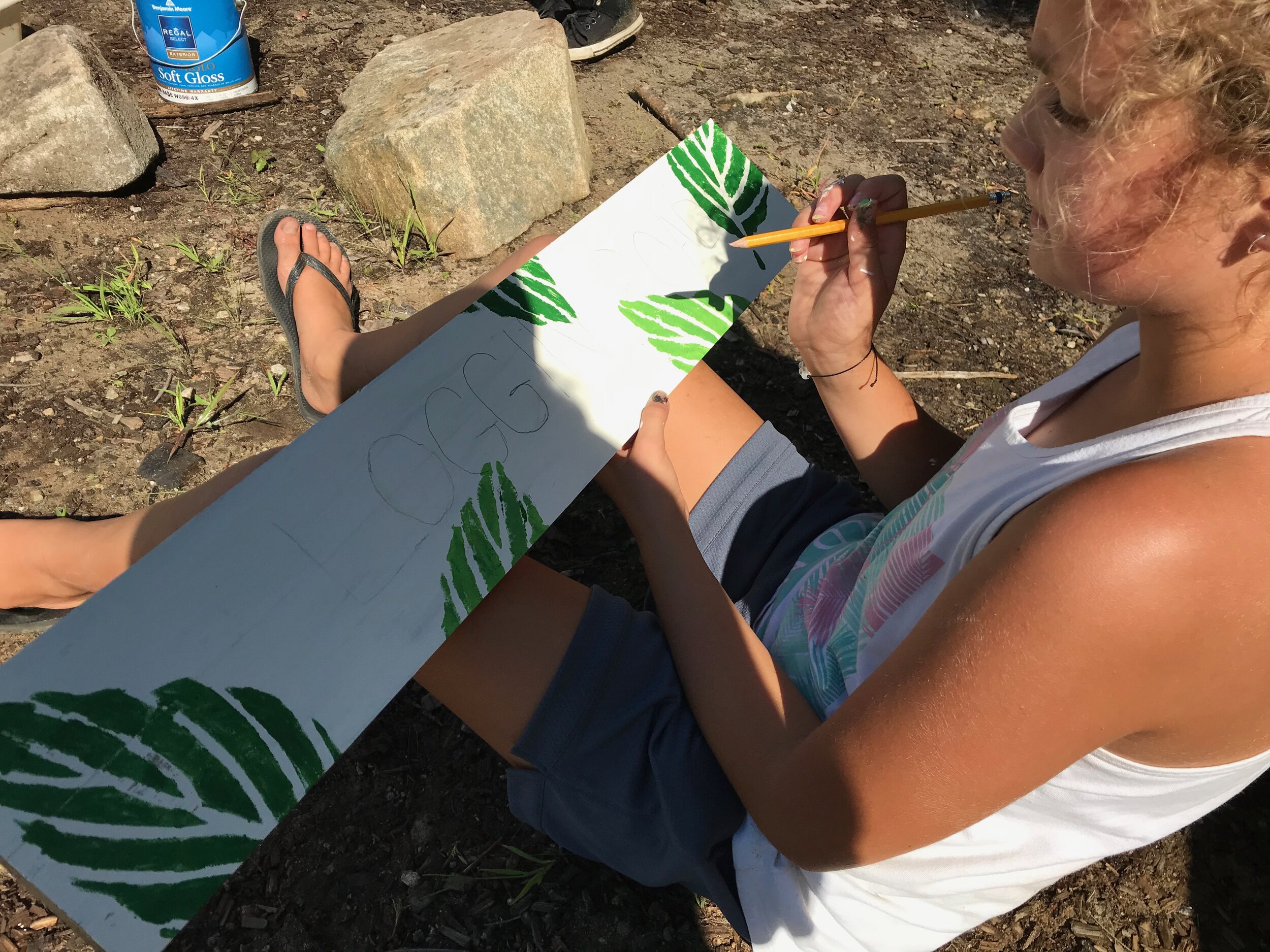 Kid volunteers making signs!