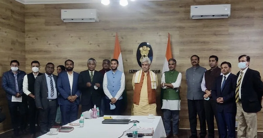 Shri-Manoj-Sinha-Honourable-Lieutenant-Governor-of-Jammu-Kashmir-with-Ritesh-Agarwal-Founder-Group-CEO-OYO-and-Rohit-Kapoor-CEO-OYO-INSEA.jpeg