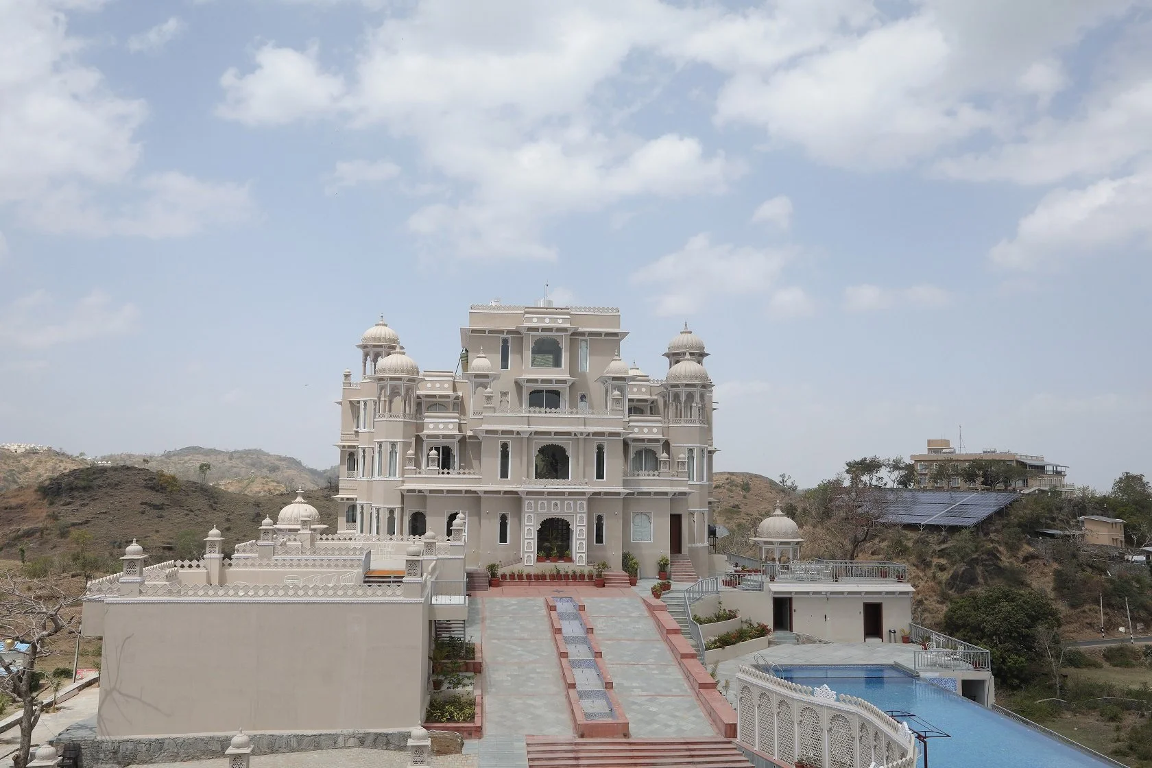 Renest Kumbhalgarh Facade1.JPG