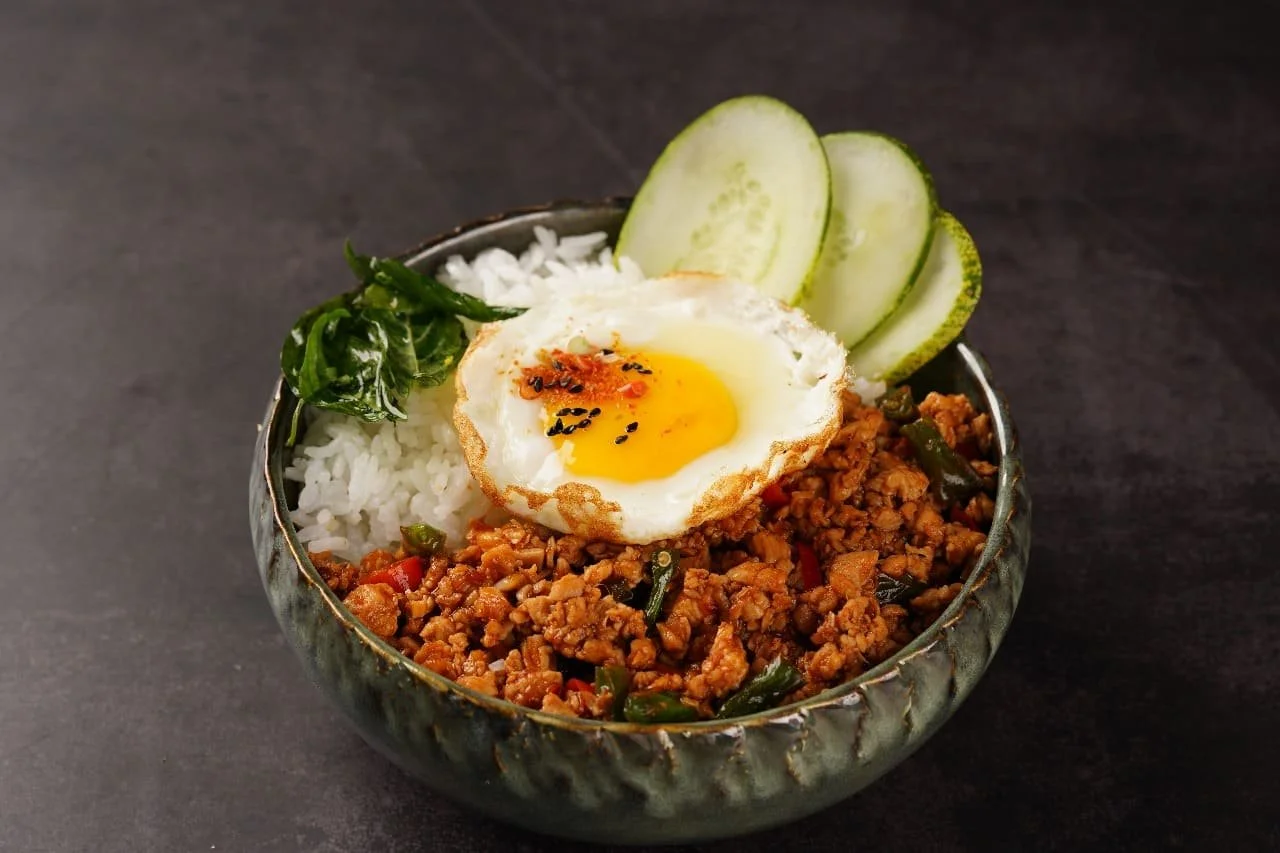 Phad Bai Kra Prow.jpg