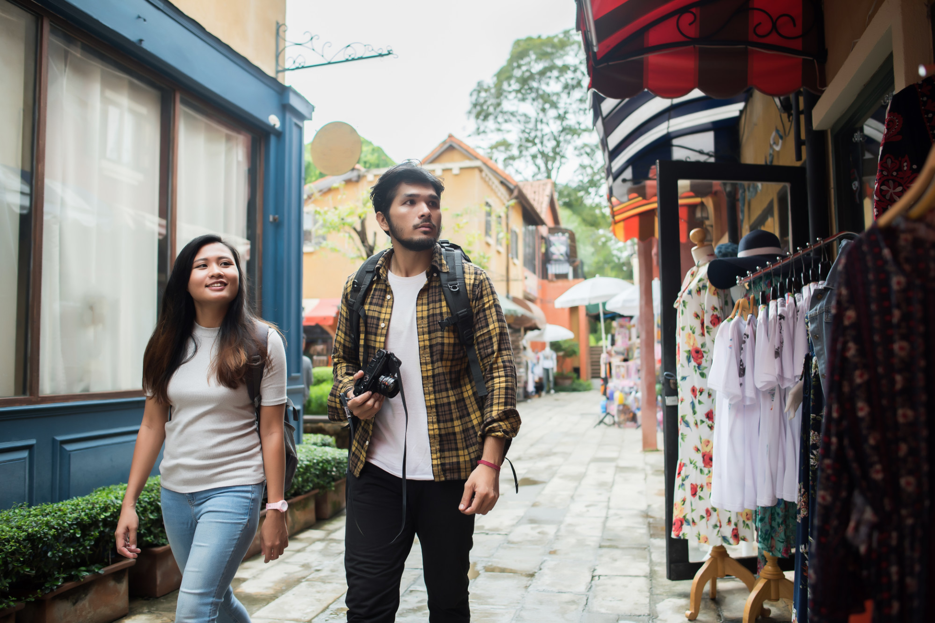 cleartrips stock image - market in Southeast Asia.png