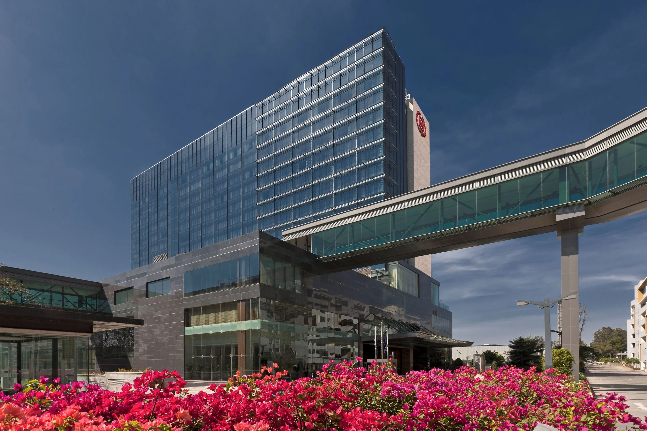 Facade images - Sheraton Briagde.jpg