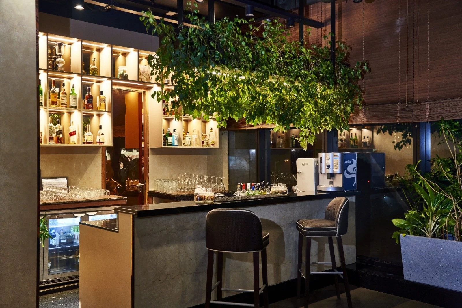 Holiday Inn Bengaluru Racecourse Relaunches Glass Bar & Kitchen (5).jpeg