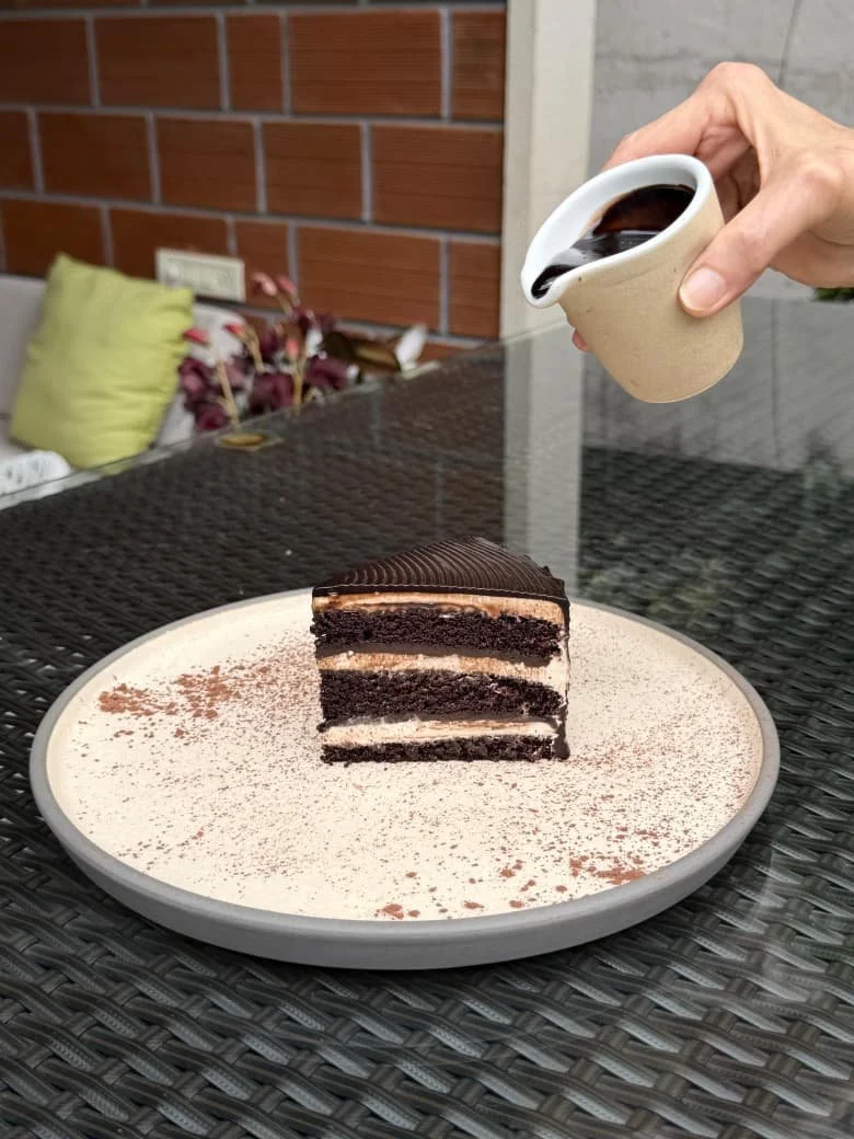 London Viral Cake_Hunaaan.jpg