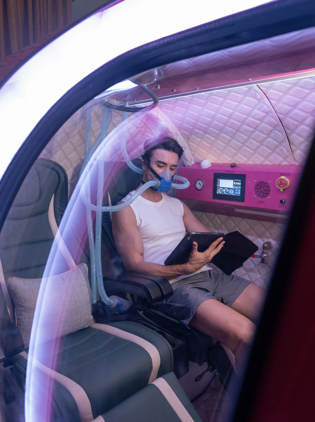 Hyperbaric Oxygen Therapy (HBOT)_Fairmont Spa & Longevity.png
