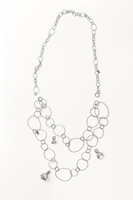 VeryThin_chains_with_globus.jpeg