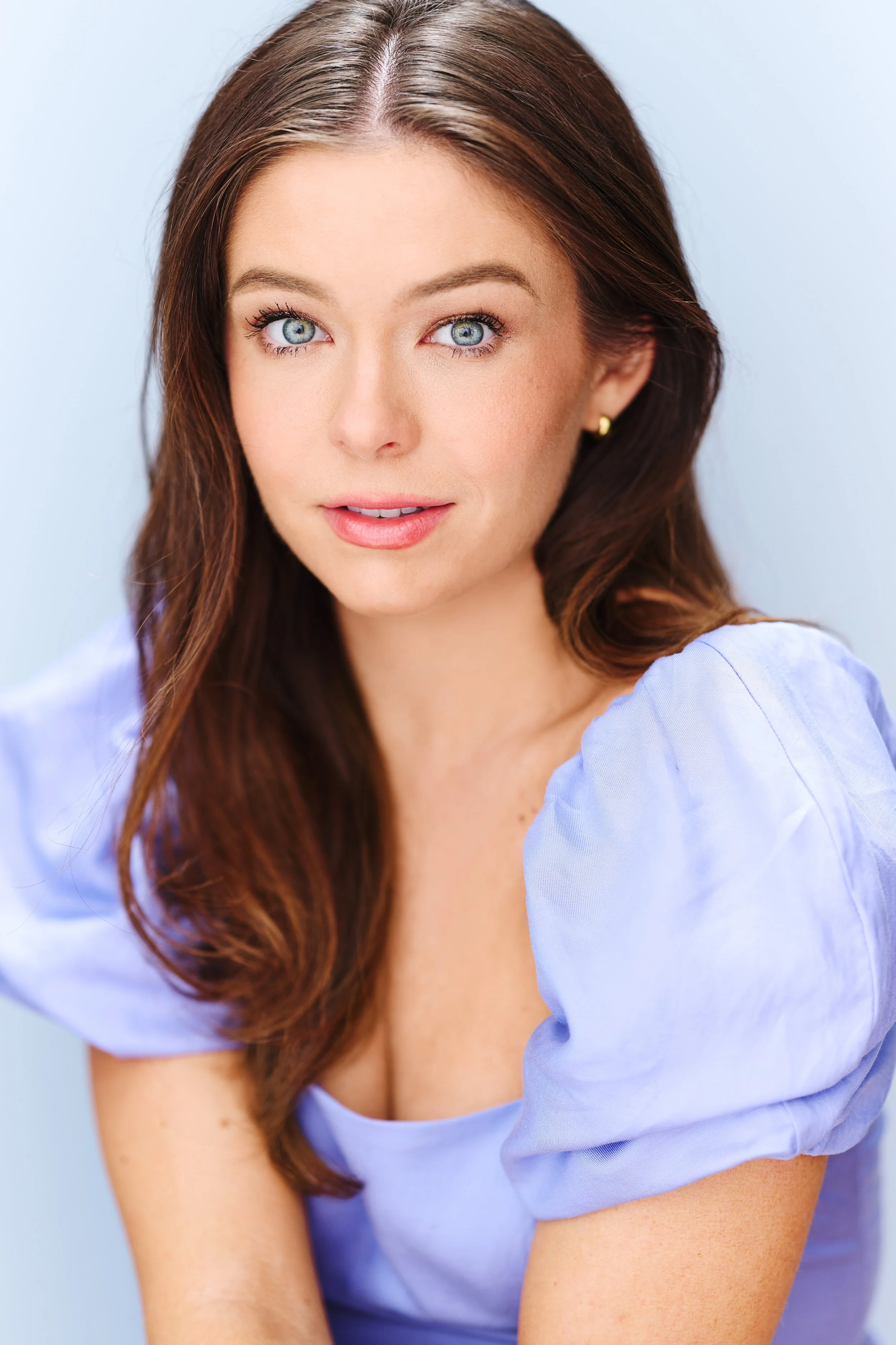 ELLIE SMITH- 2025 HEADSHOT .jpg