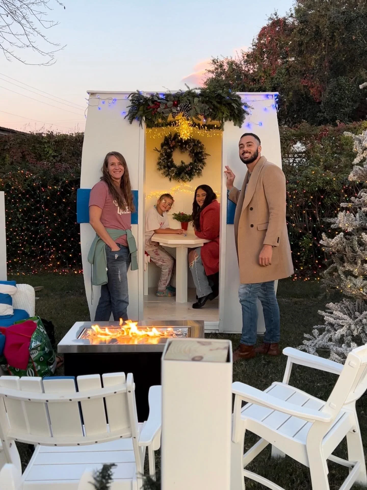 Grab your crew and enjoy roasting marshmallows in one of our Gondolas overlooking the Charleston Harbor. 
#iceskatingontheharbor #chsharborevents 

Available on the hour and include a S&rsquo;mores Kit!! 
🎫 
CityPaperTickets.com 
OR 🔗 in bio

⏰ 2-8