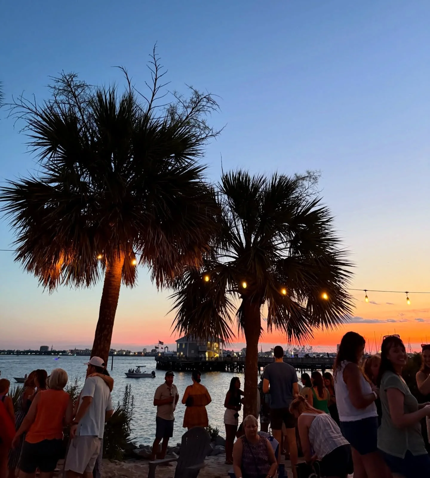 🎉 GIVEAWAY TIME! 🎉
&nbsp;
We&rsquo;re giving away 2 pairs of OPENING NIGHT tickets! You + 1 friend can enjoy Motown Throwdown this Friday!
&nbsp;
Here&rsquo;s how to enter:
✔️ Follow us!
🌴 Like this post!
✨ Share it to your story (don&rsquo;t forg