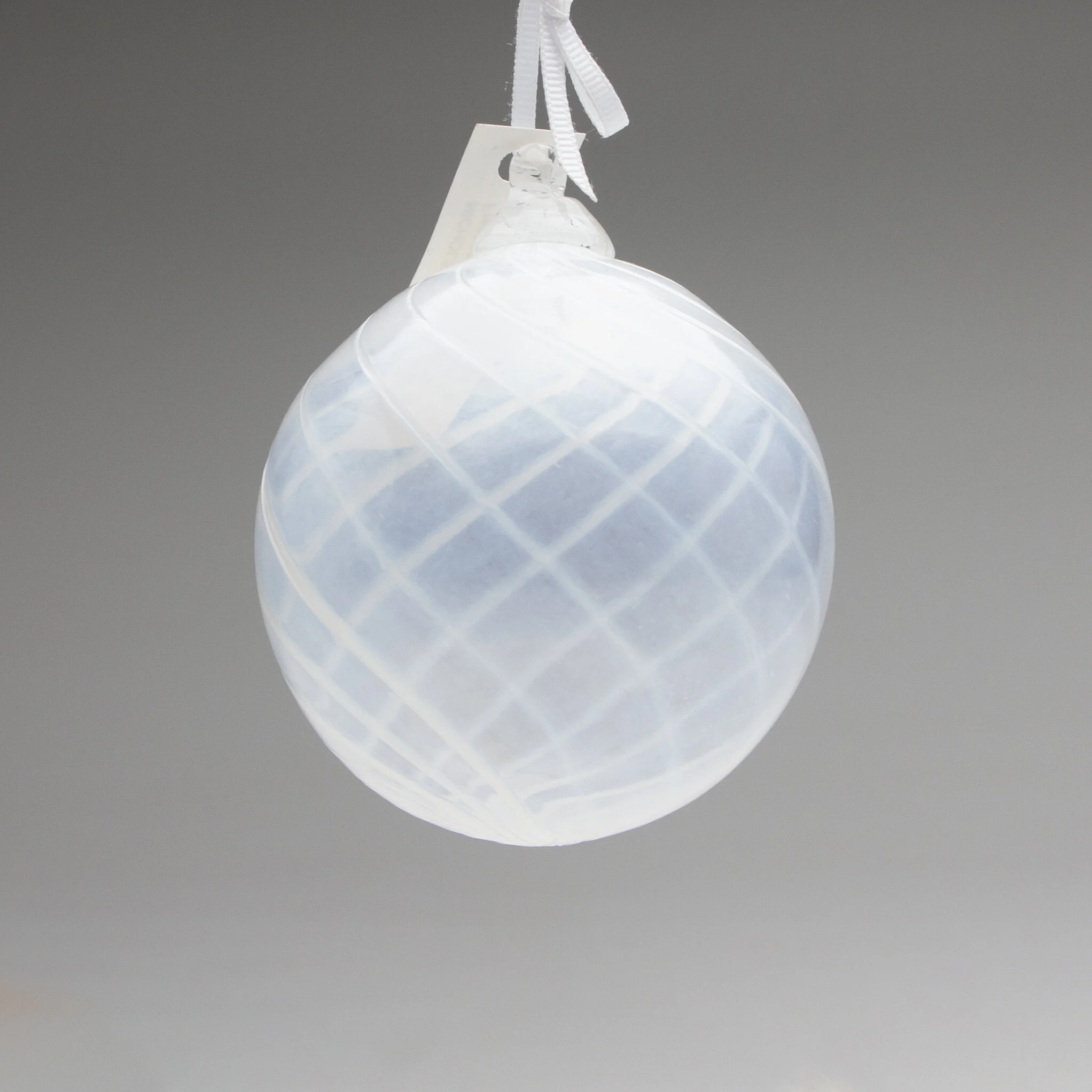 NicholsonvanAltenaGlass_GlobeOrnament_PowderTwist_White.jpg