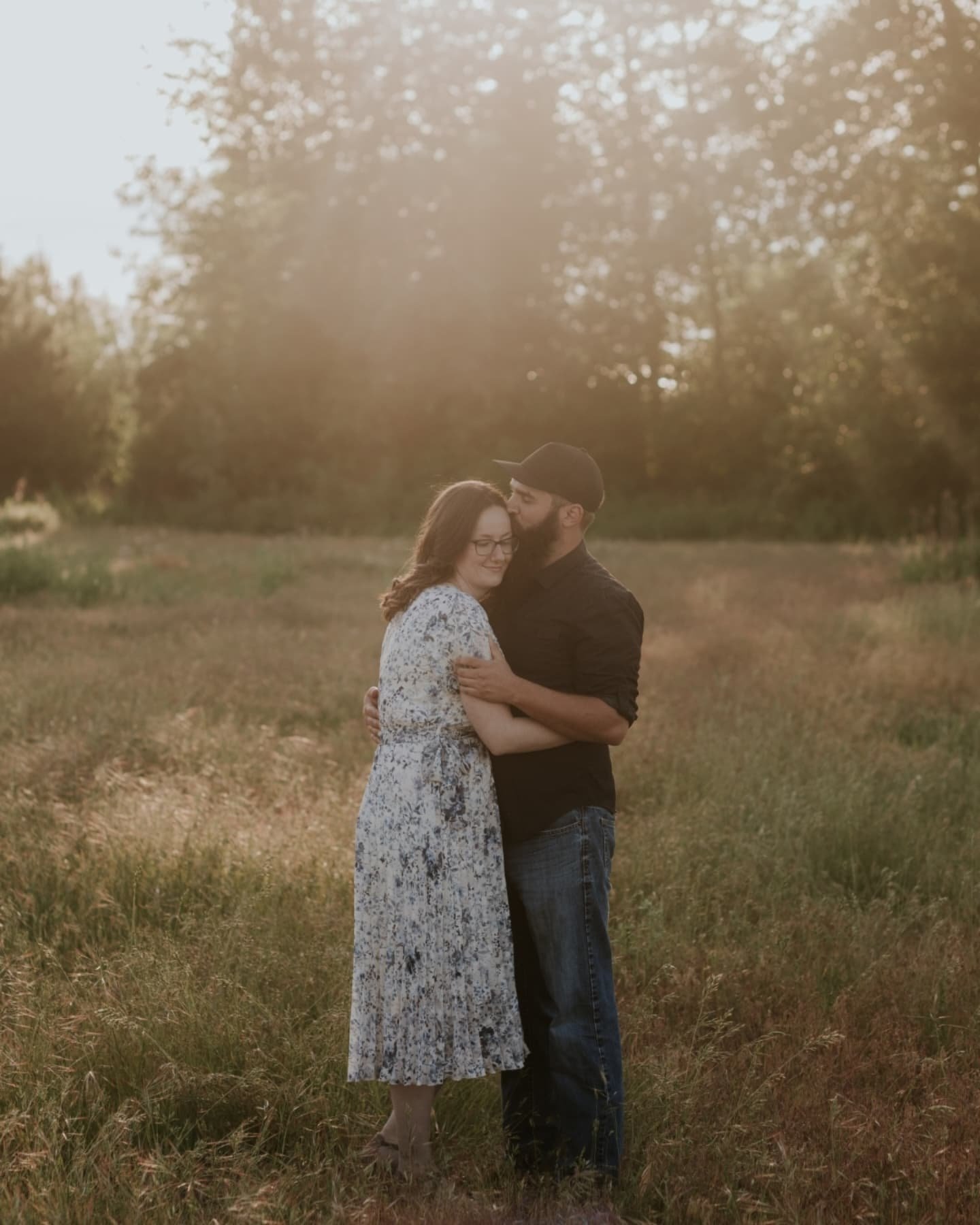 Laura + Wes in a golden kinda love 🫶💛☀️ 
(so v excited for your wedding in the fall!)