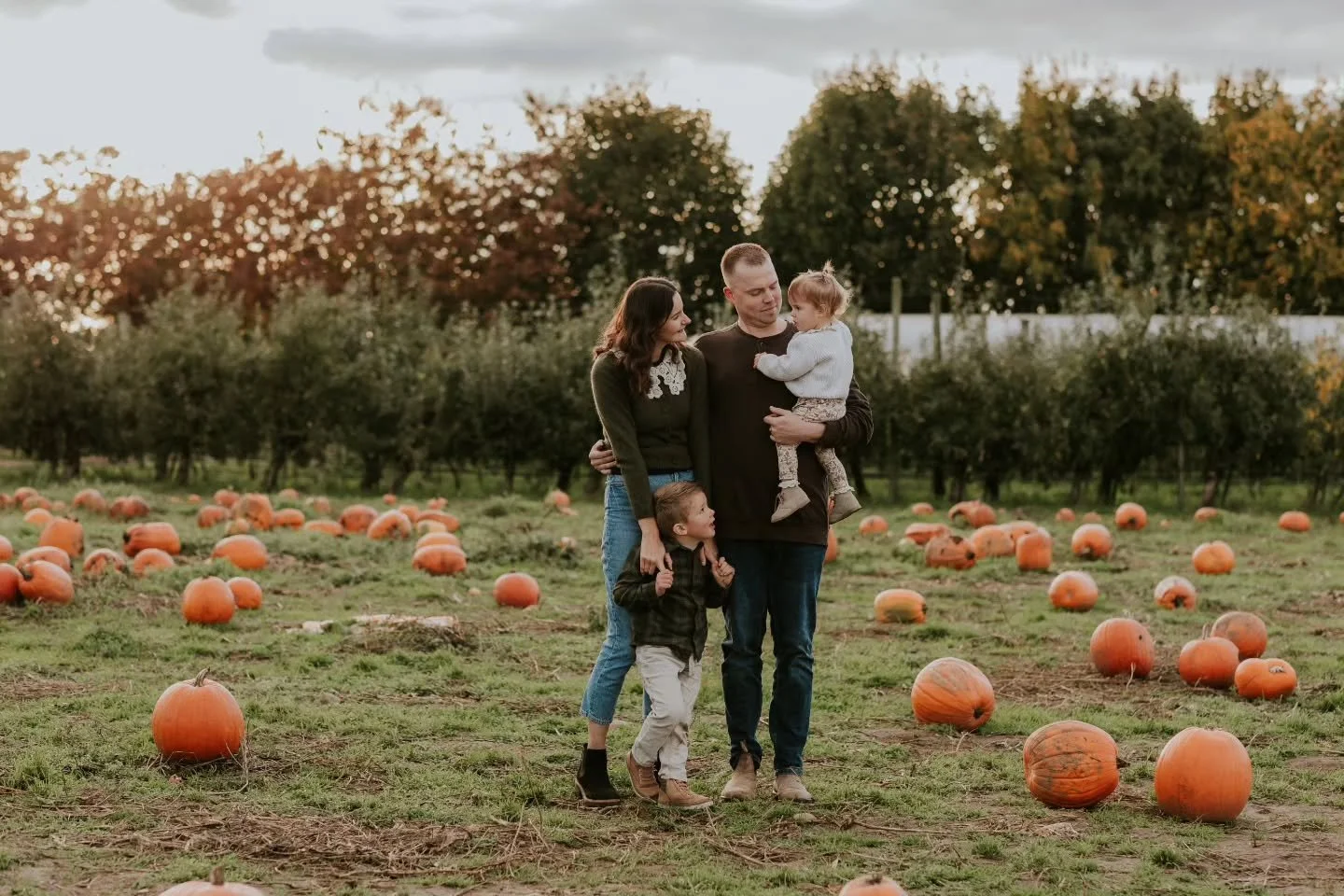 the most exquisitely fall fam shoot I did this year 🍂🍎 
thanks for having me, koopmans 🧡