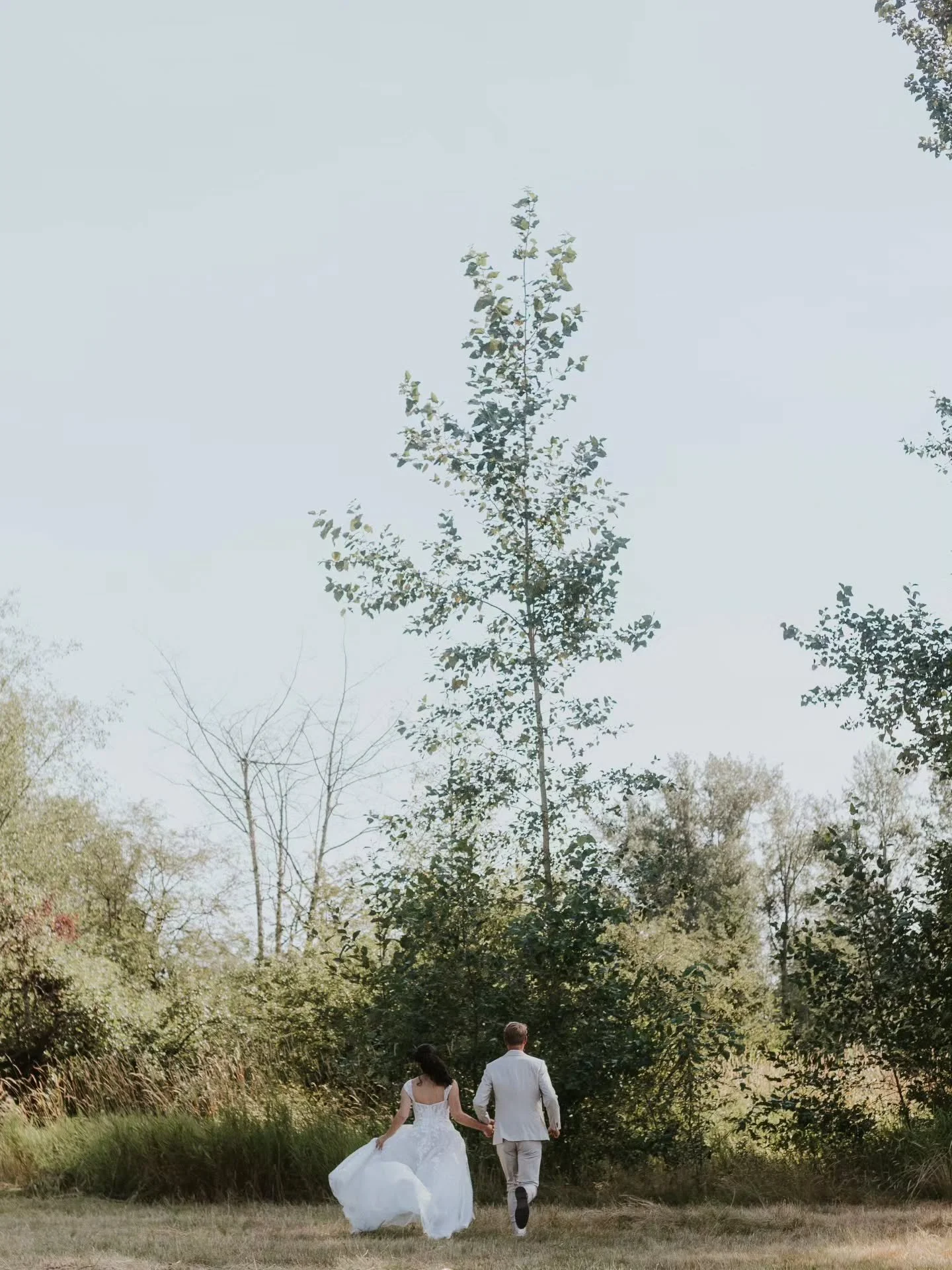 2025, you were a gift - from the wide moments to the quiet, close ones 🫶
Here&rsquo;s to 2026 and many more love stories to zoom in + out on 🥂