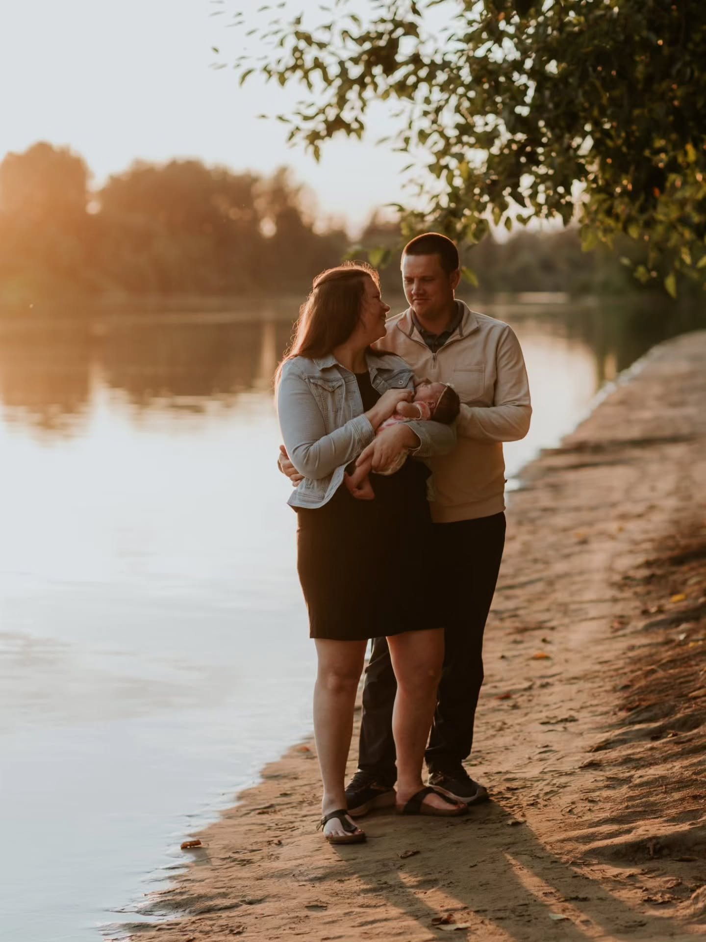 last years golden hour newborn captures ☀️ your newborn session can take place any time, any location - let's dream up something beautiful together 💌