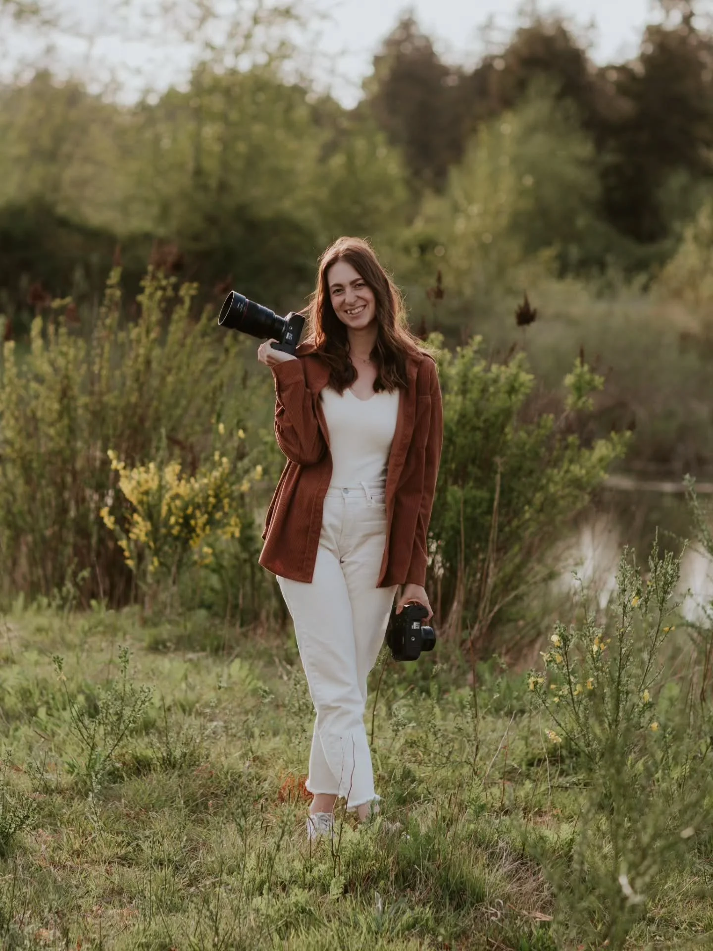 Interrupting your regular feed with updated branding photos 💐 ✨️🫶 

there's a whole lot about this job that I'm passionate about, but maybe nothing more so than getting to know your story + keeping you as comfortable as possible in front of the cam