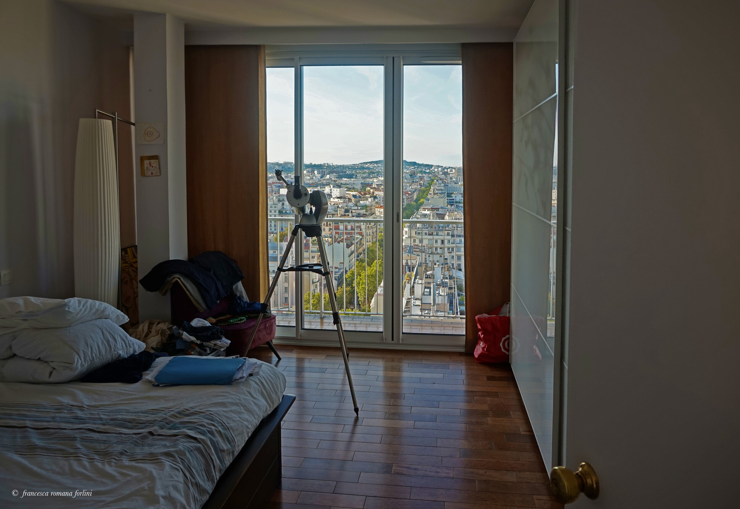  From the inside out, bedroom with an eye. Résidence Salmson at Point-du-Jour, Paris. 2019 