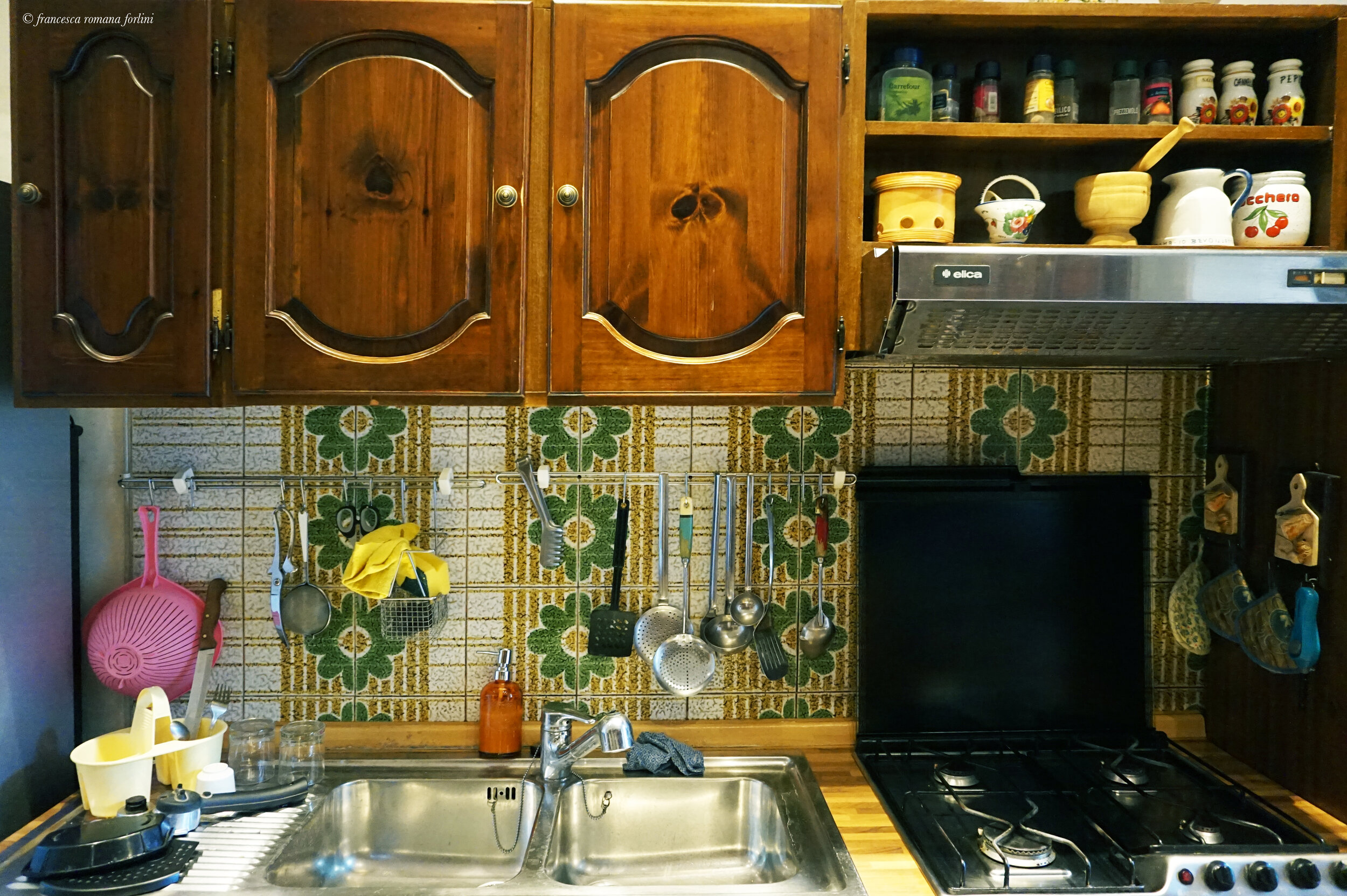  Kitchen’s detail of an apartment in Via Metauro, Rome. 2019 