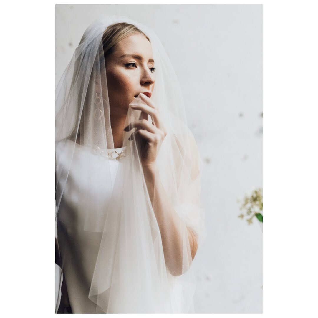 DREAMING

Styling @hottbrides_brautstyling 
Model @le.tizi 
Photographer @karinagarosa.weddings 
Slipdress @charlie_brear 
Veil @ritualunions 

#engaged #verlobt #brautmode #heiraten #hochzeit