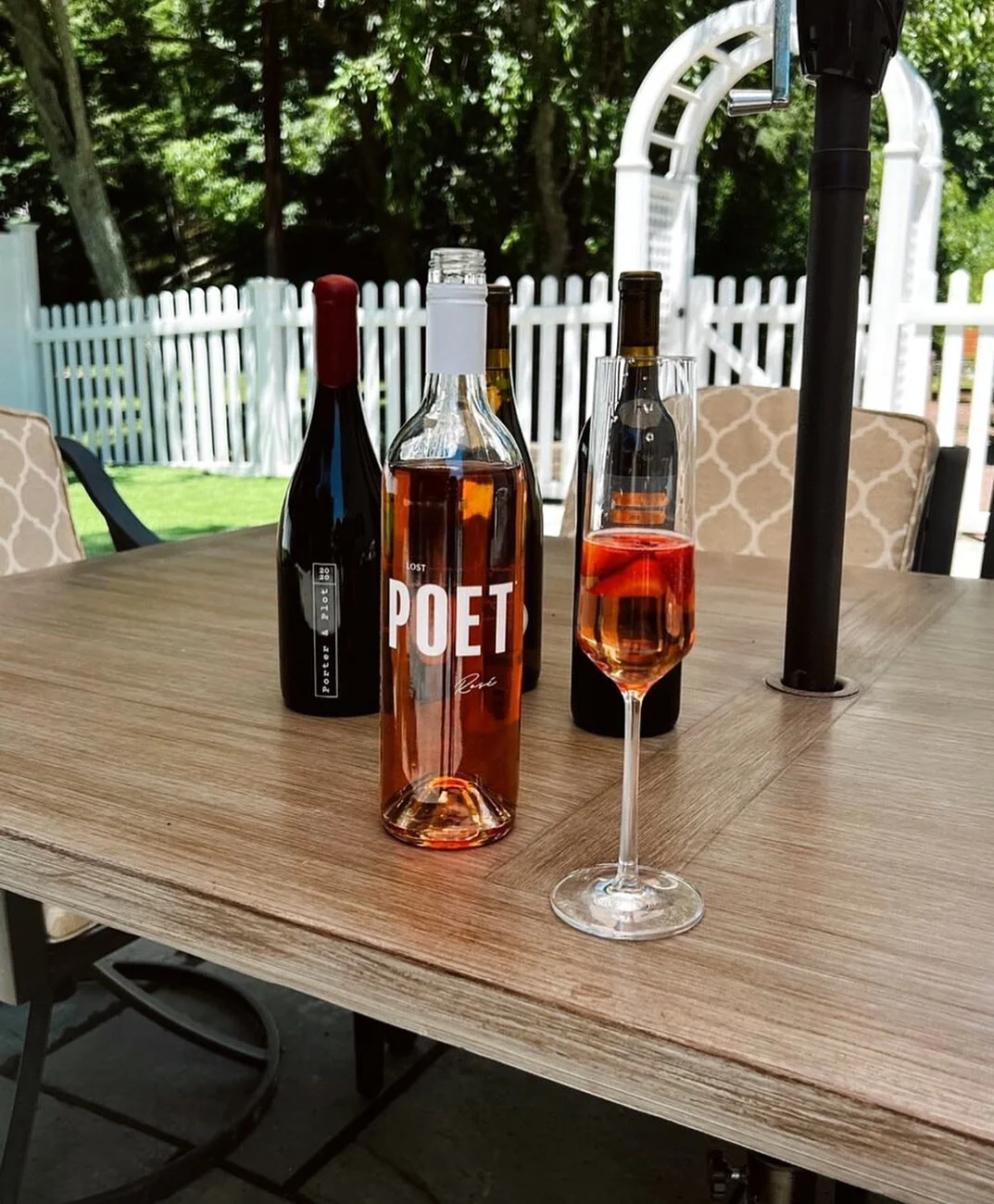Whoever rebranded day-drinking as &lsquo;wine-tasting&rsquo; was a genius.
 
📷: @fashinny 
 
 
 
 

 
#lostpoet #lostpoetwine #atticuspoetry #winc #daydrinking #winetasting #drinkwinc #winewednesday #winetaste #rosewine #ros&eacute;wine