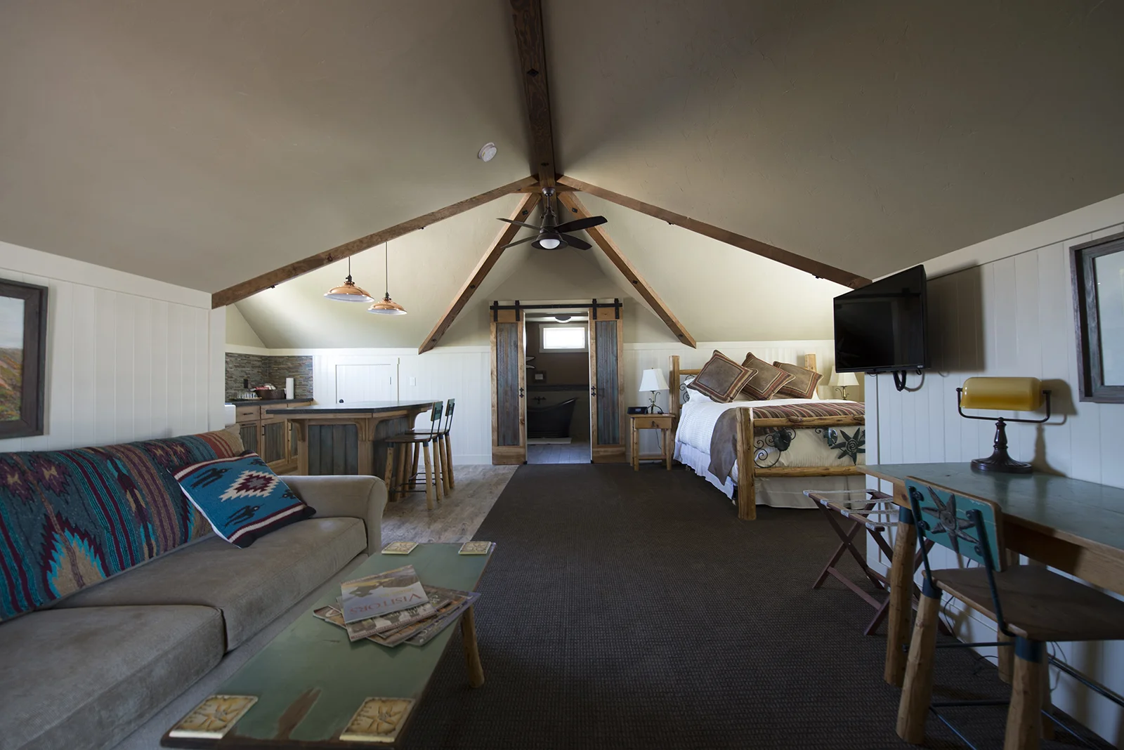 GuestHouse TJ Rm1.jpg