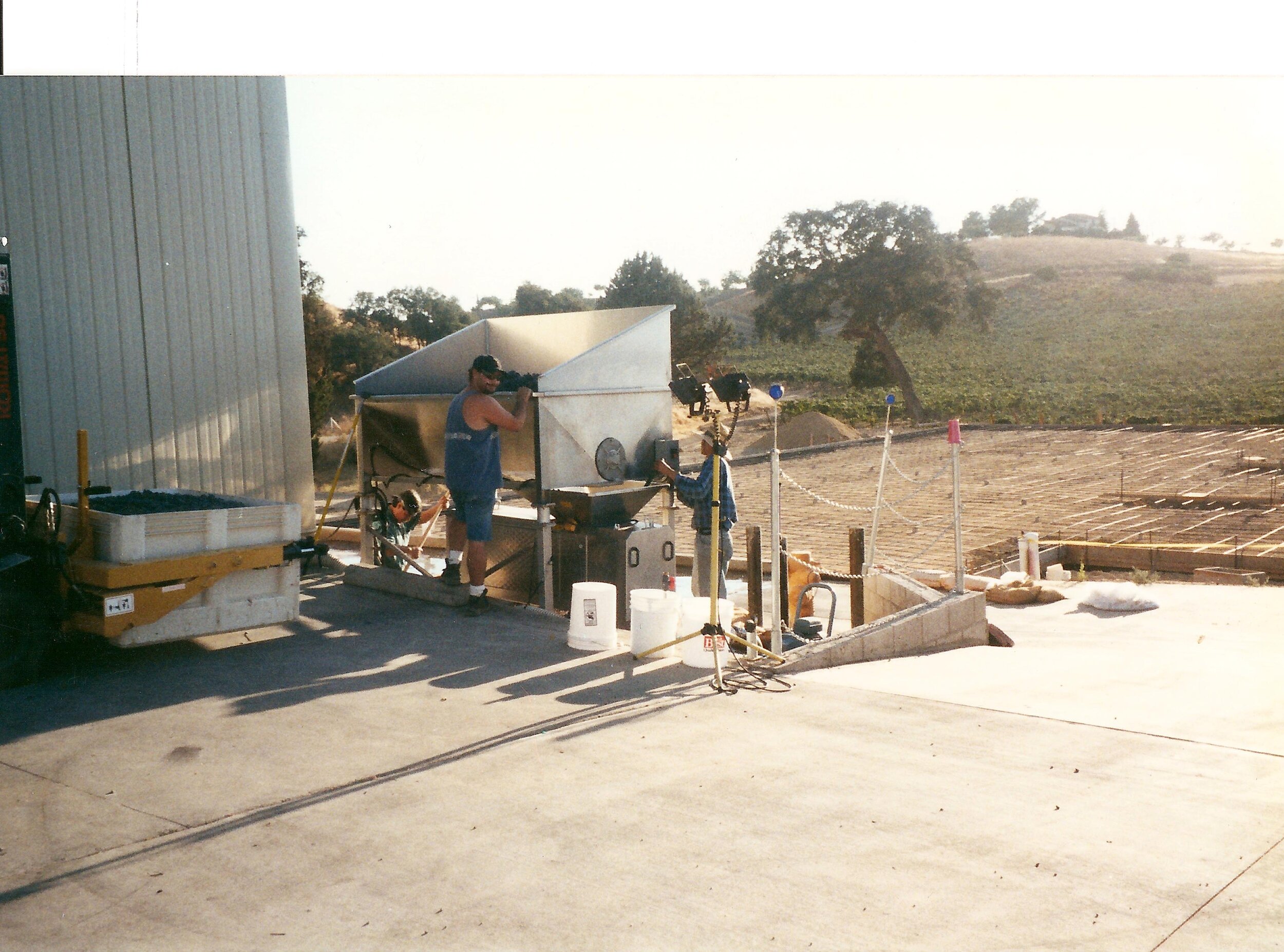 Making wine destemming