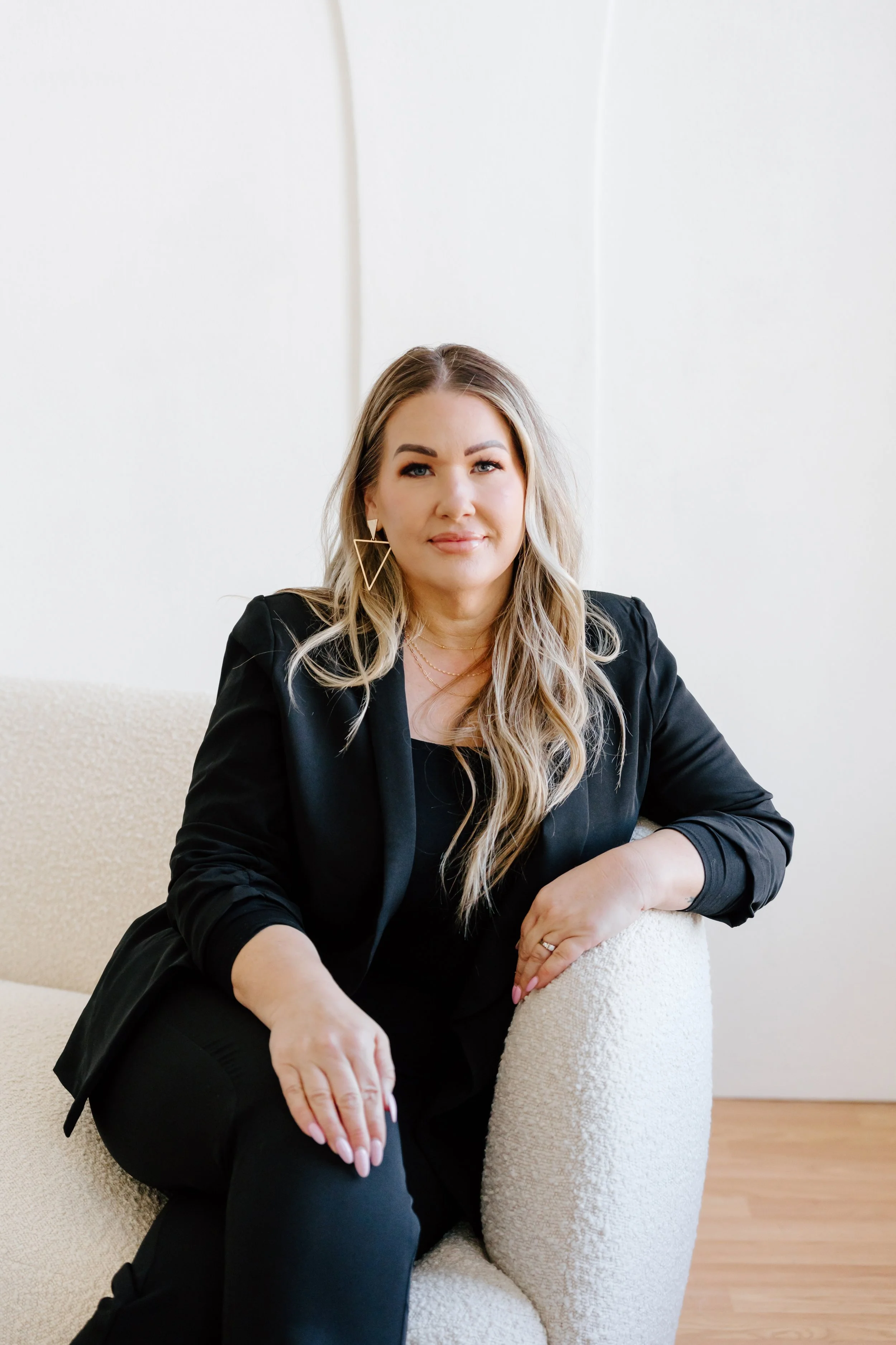 The Difference Between Hiring a Team vs. a Full-Service Single Agent to Sell Your Home