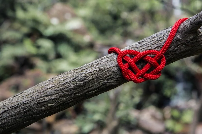 On this mini-date, you and your date are going to tie the knot. Not THE Knot. This knot. The Celtic Love Knot. Oh brother…