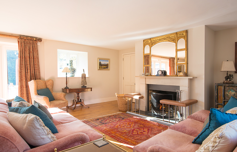 Loyton-Lodge-lounge.jpg