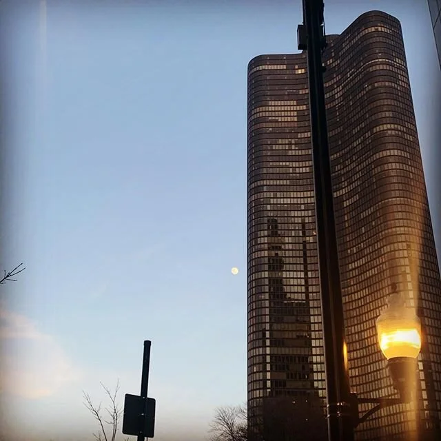 High rise moon
#moon #skyscraper #architecture #sky #nightsky #chicago