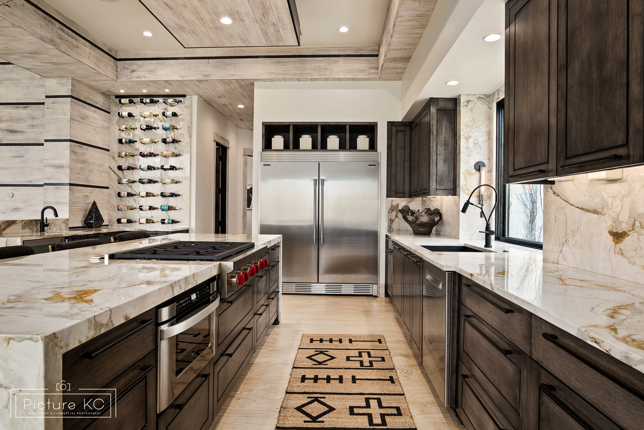 760 Suffolk Ln-14.jpg