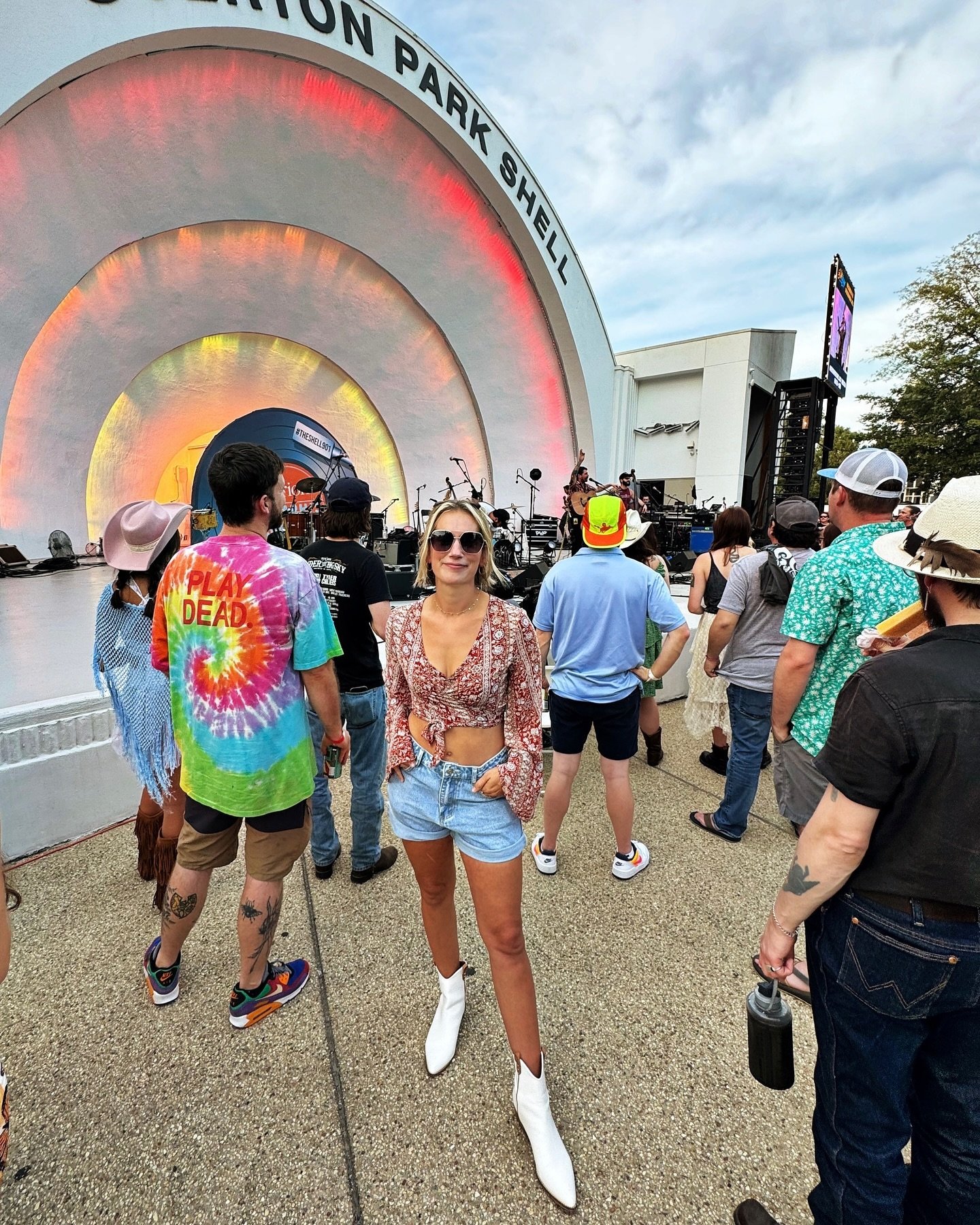 Experienced the historic Overton Shell 🐚 for the first time with the May Queen of American Roots Music. 🤩 Bonus- travelled out of state just to end up dancing next to a local treasure all night. 🧚🏻&zwj;♀️