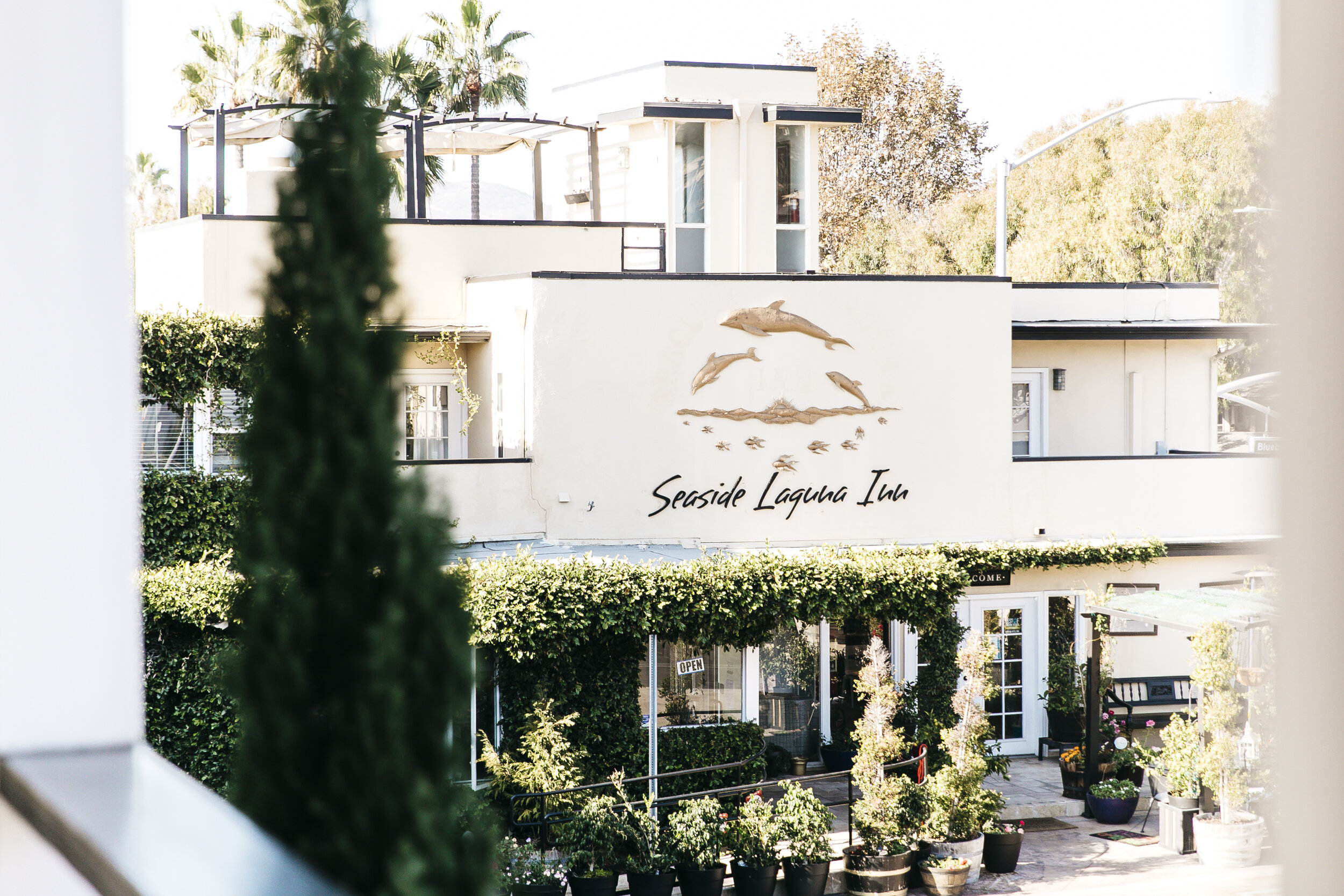 Seaside Laguna Inn sign