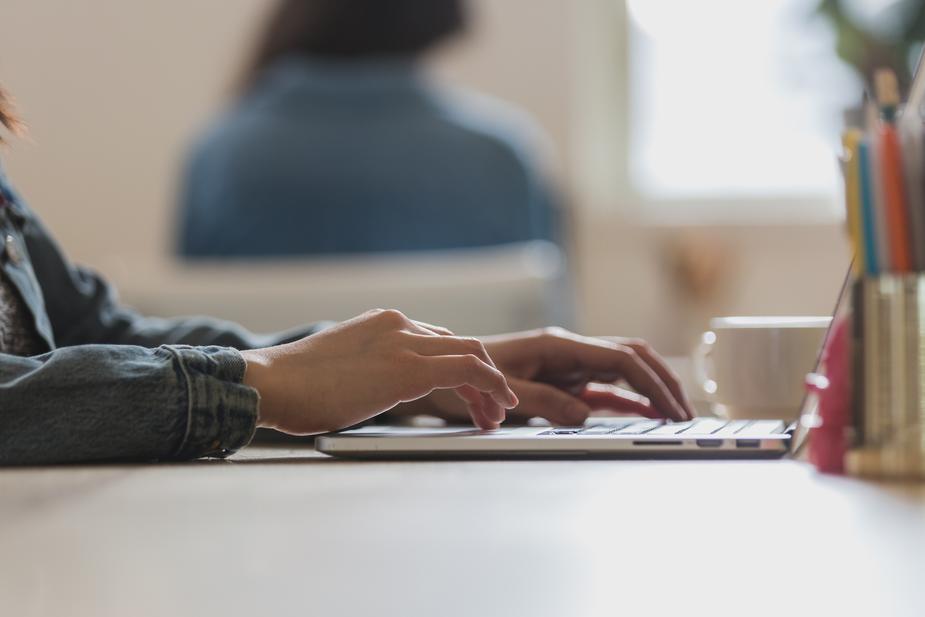 typing-at-desk_925x.jpg