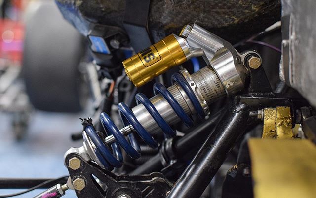 Day 4 of the #closeupchallenge features one of our &Ouml;hlins dampers which goes nicely with our gold chain guard!
&bull;
&bull;
Special Thanks to our sponsors!
@generalmotors
@zf_group
@lincolnelectric
@hinsonracing
@dewittsradiator
@thyssenkrupp
@