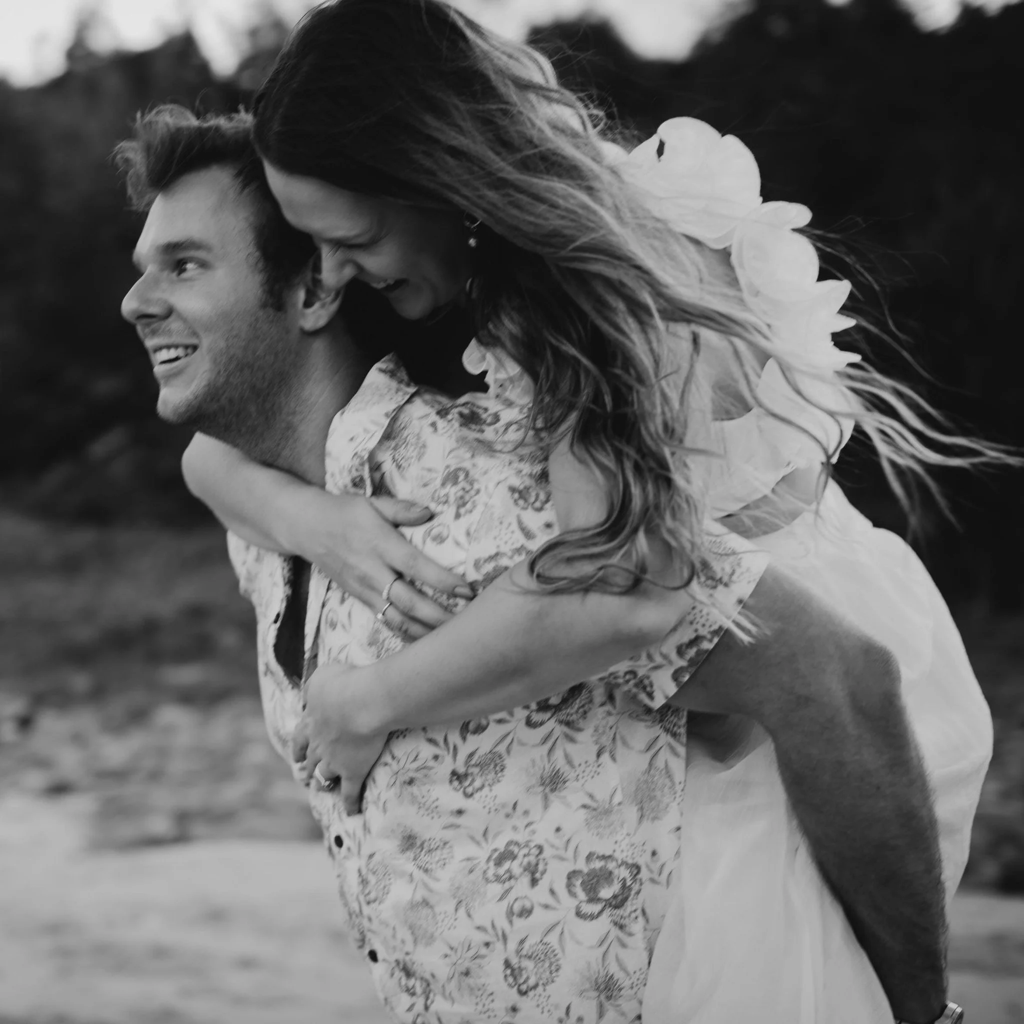 These 2 Lovers!! They make a great 🍐 don&rsquo;t ya think 💖🥂💍 ✨ 

#engaged💍 #weddingcomingsoon #love #couple #coupleshoot #beach #coolum #coolumbeach