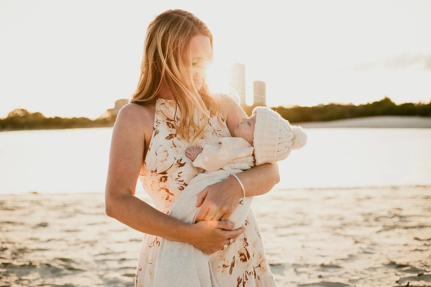 👣 Macy just turned One! 

🌅Time flies &hellip; don&rsquo;t wait too long before having family photos together where mum is actually in the photo and not taking it&hellip; who&rsquo;s guilty of that? #everymum