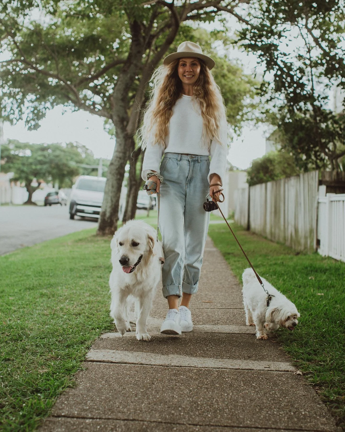 Walking the dogs 🐾 @perfectpetparent.co #mansbestfriend #frankie #snoop