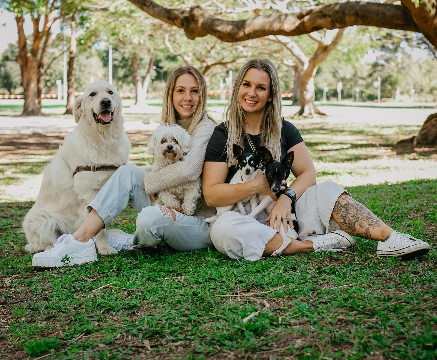 These two beautiful women are both incredible vet nurses and have just launched their own online puppy school, here&rsquo;s a few shots from our recent shoot 🐾 @perfectpetparent.co @briannaharding @lisa_pitty 

#puppy #puppyschool #petparent #brisba